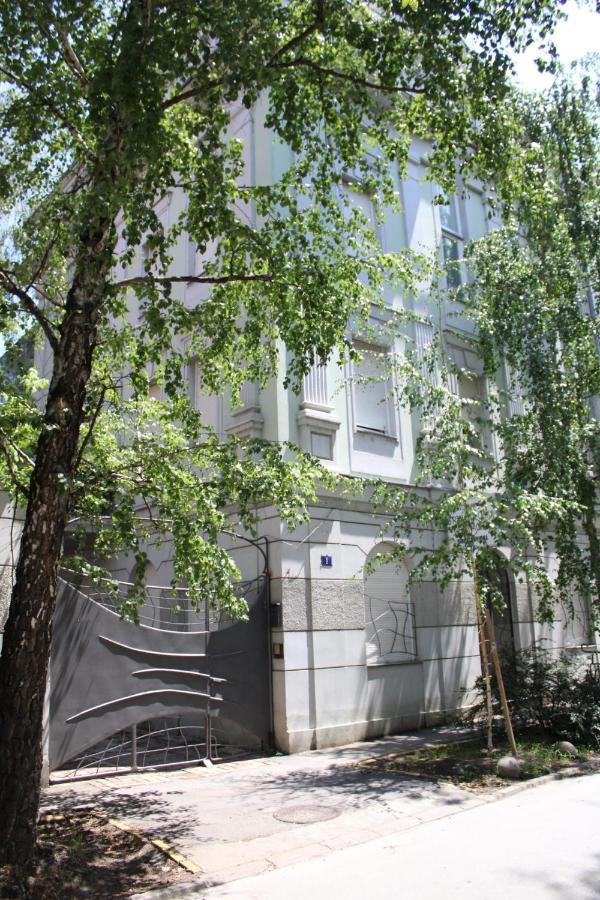 Garden Center Apartment โนวีซาด ภายนอก รูปภาพ